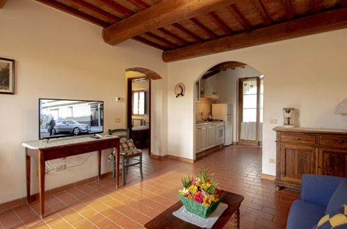 Photo 4 - 2 bedroom Apartment in Montaione with swimming pool and garden