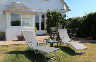 Photo 2 - 2 bedroom House in Pleubian with garden and sea view