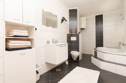 Foto 8 - Apartamento de 2 quartos em Split com terraço