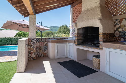 Photo 9 - Maison de 4 chambres à Rocbaron avec piscine privée et terrasse