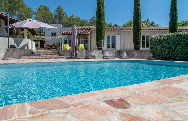 Casa de 5 quartos em Rocbaron com piscina privada e jardim - Foto 1