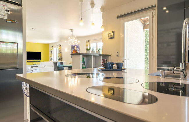Casa de 5 quartos em Rocbaron com piscina privada e jardim - Foto 12