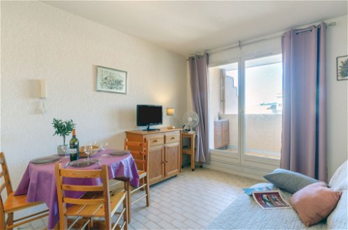 Foto 8 - Apartment mit 1 Schlafzimmer in Sainte-Maxime mit terrasse und blick aufs meer
