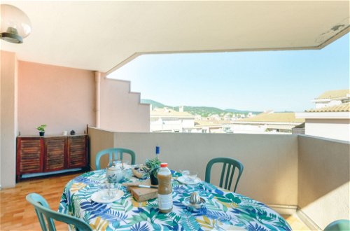 Foto 10 - Appartamento con 1 camera da letto a Sainte-Maxime con terrazza e vista mare