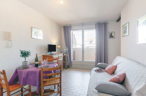 Foto 7 - Appartamento con 1 camera da letto a Sainte-Maxime con terrazza e vista mare