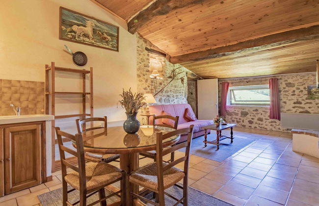 2 bedroom House in Roche-Saint-Secret-Béconne with garden - Photo 4