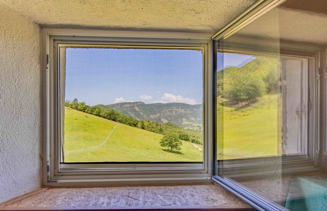 2 bedroom House in Roche-Saint-Secret-Béconne with garden - Photo 12