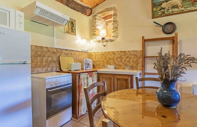 2 bedroom House in Roche-Saint-Secret-Béconne with garden - Photo 6