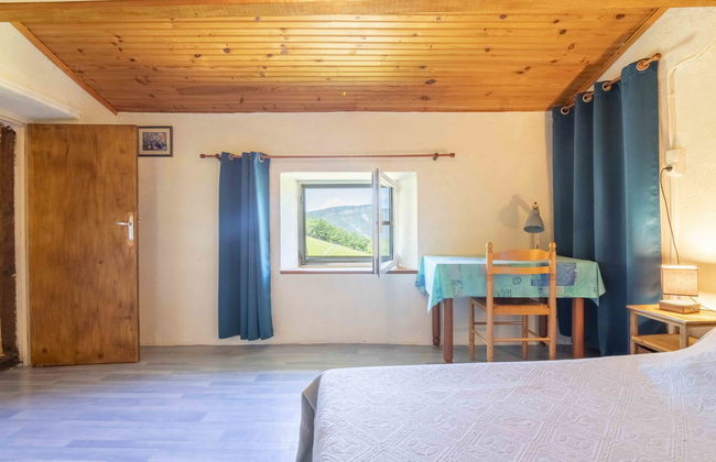2 bedroom House in Roche-Saint-Secret-Béconne with garden - Photo 10