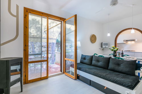 Foto 12 - Appartamento con 2 camere da letto a Rosignano Marittimo con vista mare
