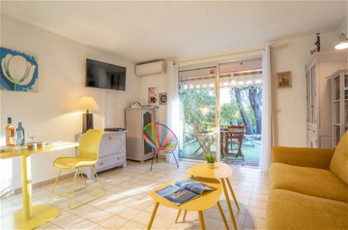 Foto 6 - Apartamento en Fréjus con jardín y vistas al mar