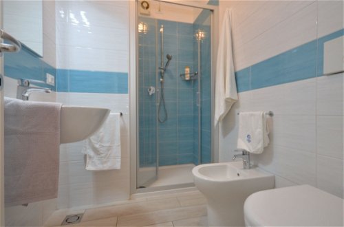 Foto 17 - Appartamento con 2 camere da letto a Lignano Sabbiadoro con piscina e vista mare