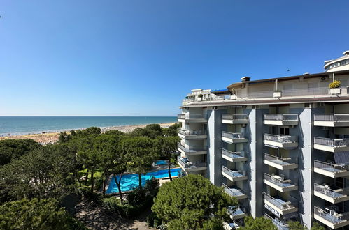 Photo 1 - Appartement de 2 chambres à Lignano Sabbiadoro avec piscine et jardin