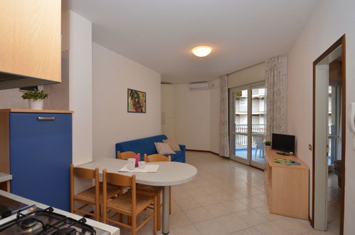 Photo 11 - 2 bedroom Apartment in Lignano Sabbiadoro with swimming pool and garden