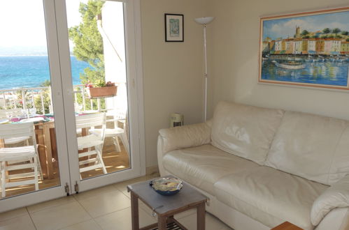 Foto 9 - Appartamento con 2 camere da letto a Saint-Cyr-sur-Mer con vista mare