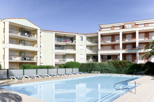 Foto 5 - Apartamento de 1 habitación en Sainte-Maxime con piscina y vistas al mar