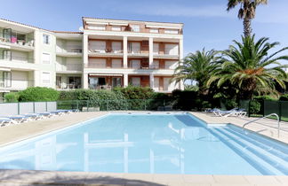 Foto 1 - Apartamento de 1 quarto em Sainte-Maxime com piscina e jardim