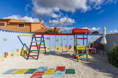 Foto 2 - Appartamento con 3 camere da letto a Marčana con piscina privata e giardino