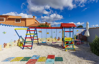 Foto 2 - Appartamento con 3 camere da letto a Marčana con piscina privata e giardino