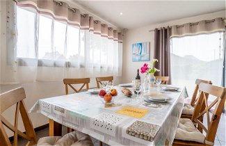 Foto 3 - Appartamento con 2 camere da letto a Plounéour-Brignogan-plages con giardino e vista mare