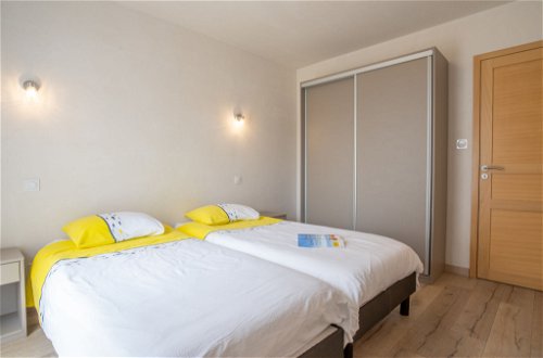 Foto 16 - Appartamento con 2 camere da letto a Plounéour-Brignogan-plages con giardino e vista mare