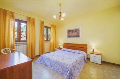 Foto 14 - Apartment mit 2 Schlafzimmern in Lucca mit garten