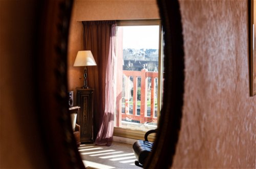 Foto 13 - Appartamento con 2 camere da letto a Trouville-sur-Mer con vista mare