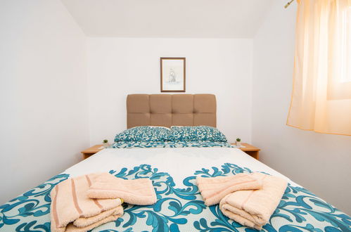 Foto 6 - Apartamento de 2 habitaciones en Sibenik con jardín