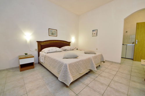 Foto 14 - Casa con 3 camere da letto a Tučepi con piscina privata e giardino