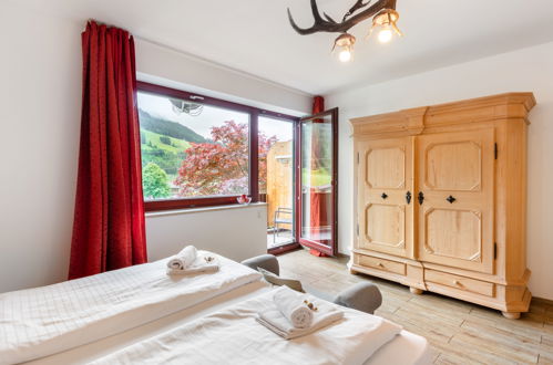 Foto 9 - Appartamento con 2 camere da letto a Neukirchen am Großvenediger con giardino e vista sulle montagne