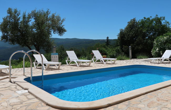 Apartamento de 2 quartos em Labin com piscina e terraço - Foto 15