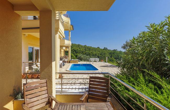 Apartamento de 2 quartos em Labin com piscina e terraço - Foto 3