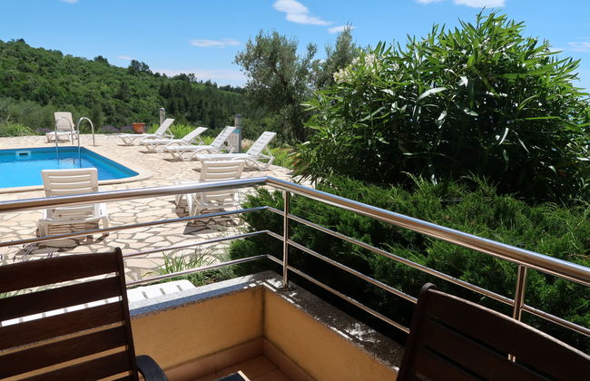 Apartamento de 2 quartos em Labin com piscina e terraço - Foto 4