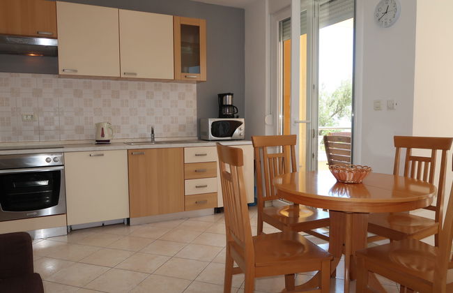 Apartamento de 2 quartos em Labin com piscina e terraço - Foto 5