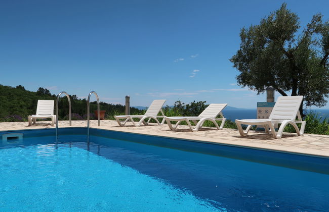 Apartamento de 2 quartos em Labin com piscina e terraço - Foto 14