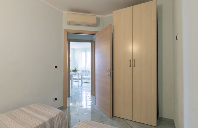 Casa de 3 quartos em Cipressa com jardim e terraço - Foto 16