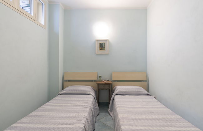 Casa de 3 quartos em Cipressa com jardim e terraço - Foto 15
