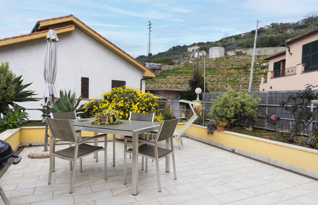 Casa de 3 quartos em Cipressa com jardim e terraço - Foto 28