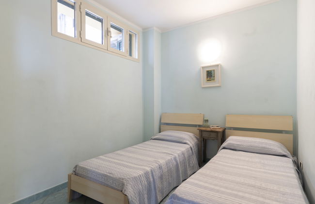 Casa de 3 quartos em Cipressa com jardim e terraço - Foto 17