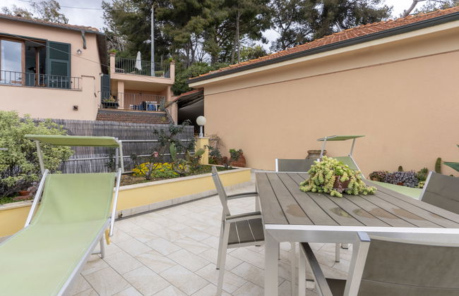 Casa de 3 quartos em Cipressa com jardim e terraço - Foto 27