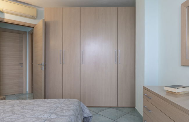Casa de 3 quartos em Cipressa com jardim e terraço - Foto 13