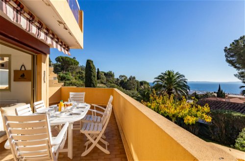 Photo 18 - 2 bedroom Apartment in Le Lavandou with terrace and sea view