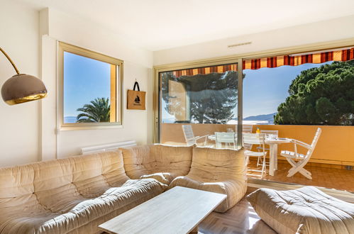 Photo 4 - 2 bedroom Apartment in Le Lavandou with garden and terrace