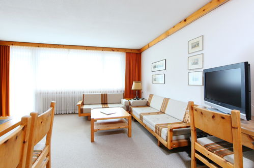 Photo 3 - 1 bedroom Apartment in Davos with swimming pool and mountain view