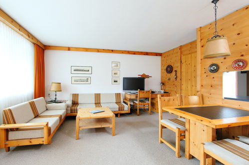 Foto 6 - Apartment mit 1 Schlafzimmer in Davos mit schwimmbad und blick auf die berge