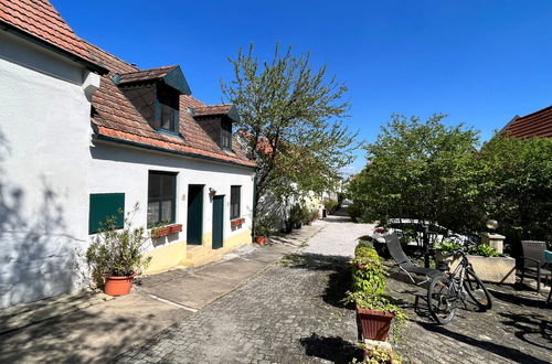 Photo 1 - Maison de 2 chambres à Mörbisch am See avec terrasse et vues sur la montagne