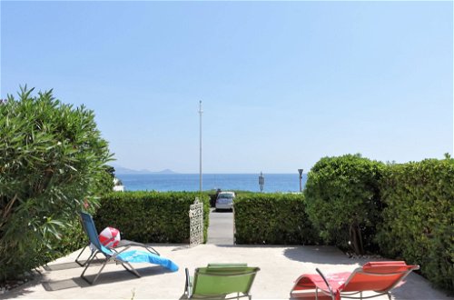 Foto 14 - Apartamento de 1 habitación en Roquebrune-sur-Argens con jardín y vistas al mar