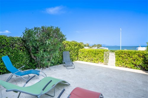Foto 2 - Apartamento de 1 habitación en Roquebrune-sur-Argens con jardín y vistas al mar