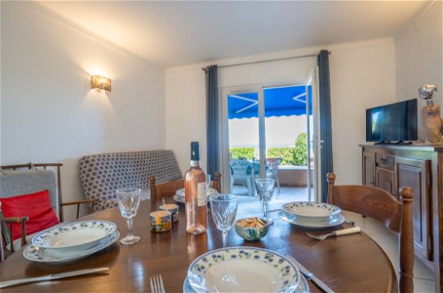 Photo 3 - Appartement de 1 chambre à Roquebrune-sur-Argens avec jardin et vues à la mer