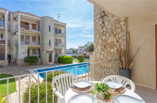 Photo 2 - 2 bedroom Apartment in Castelló d'Empúries with swimming pool and sea view